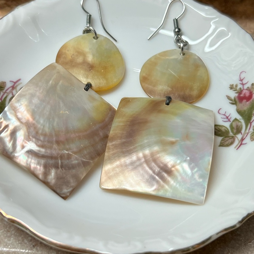 Lustrous Mother of Pearl Drop Earrings‎